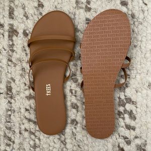 Unworn TKEES Emma Sandal
